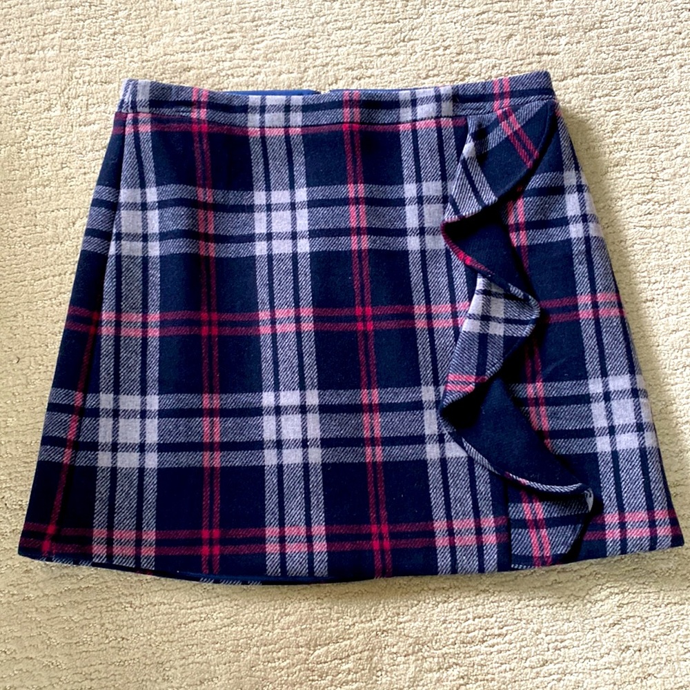 Jcrew. Women’s size 10, pristine skirt with zip and hook back. Lined